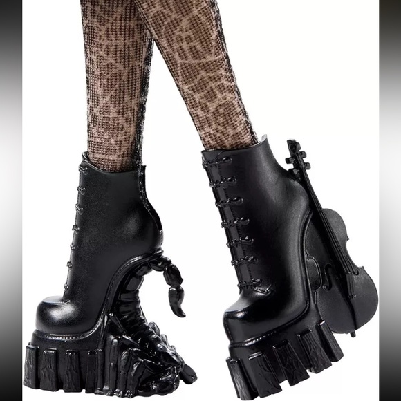 2024 Mattel Monster High Wednesday Addams & Pet Thing Doll IN HAND - Picture 5 of 6